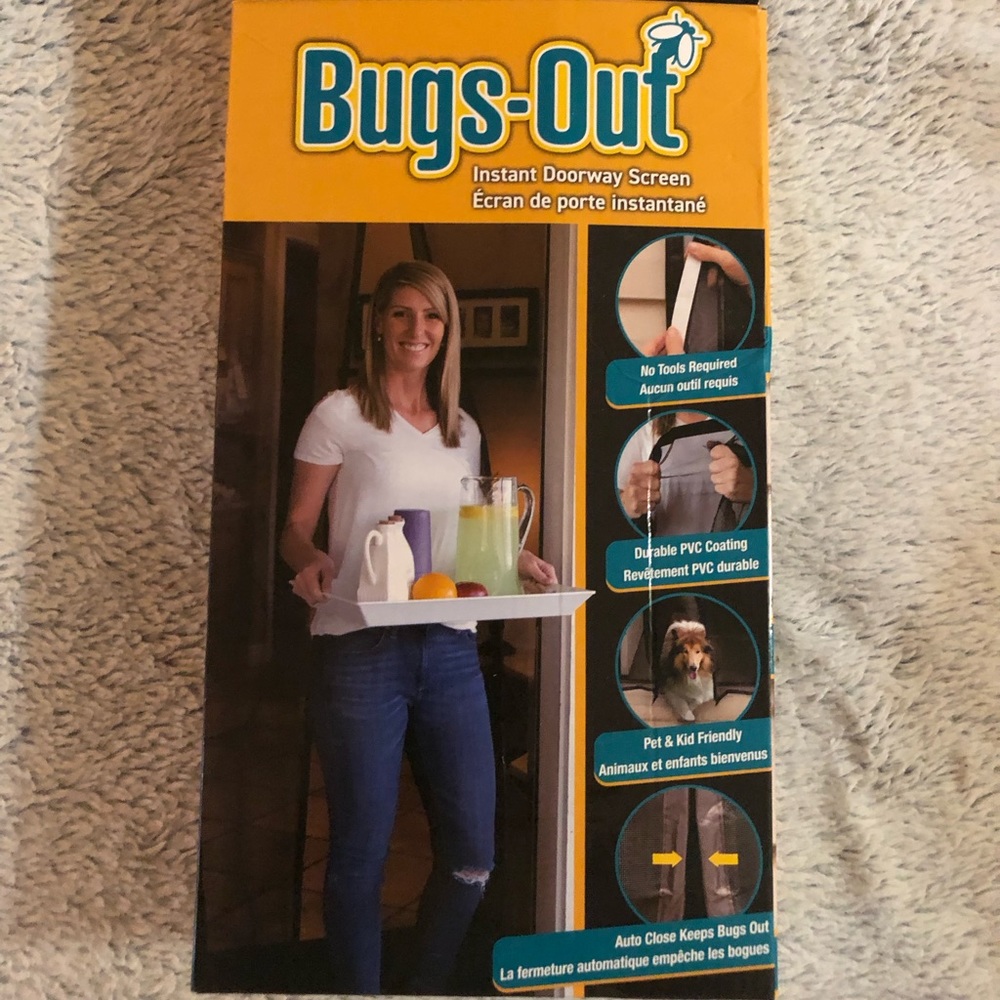 Bug out magnetic opening door screen